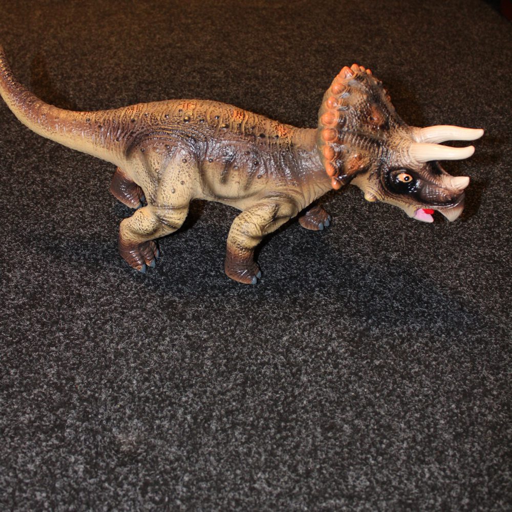 Rubberen Speelgoed Dinosaurus - Triceratops bij dedino.nl