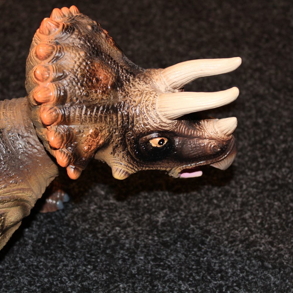 Rubberen Speelgoed Dinosaurus - Triceratops bij dedino.nl